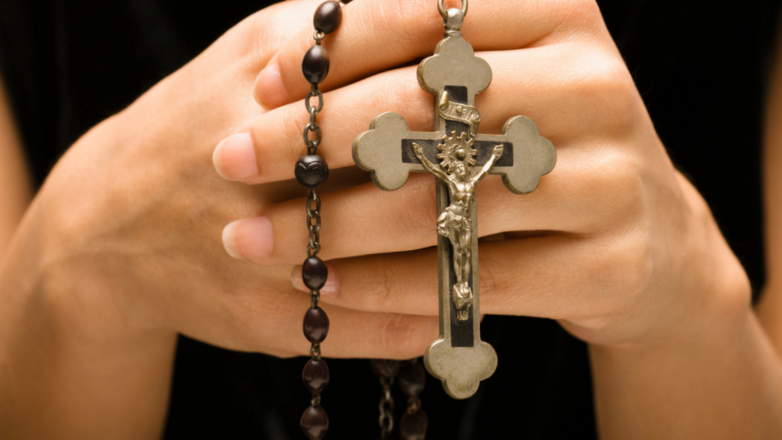 http://hrvatski-fokus.hr/wp-content/uploads/2020/03/praying-rosary.png